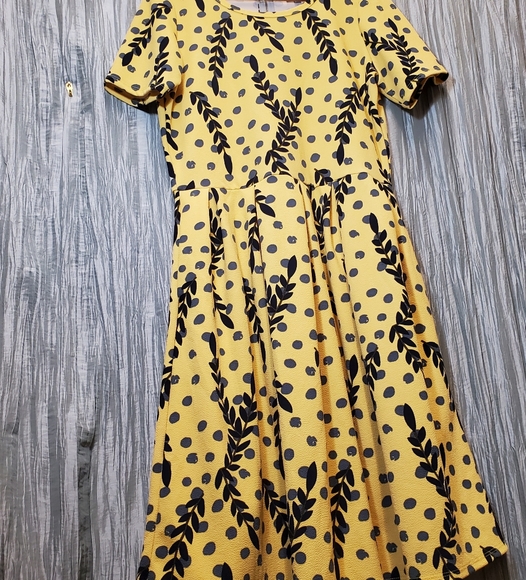 LuLaRoe Dresses & Skirts - LULAROE XL  Yellow Print  short Sleeve Midi Dress 
